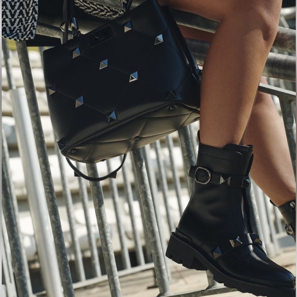 Valentino Garavani Roman Rockstud Black Leather Combat Boots size 37 US 7 NIB - Picture 6 of 16